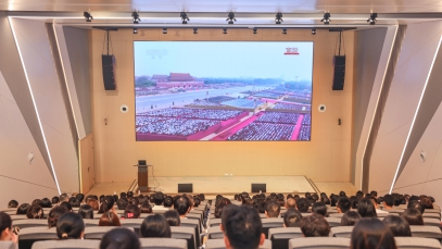 凝聚奮進力量，揚子江藥業集團組織集中收看九三閱兵盛況